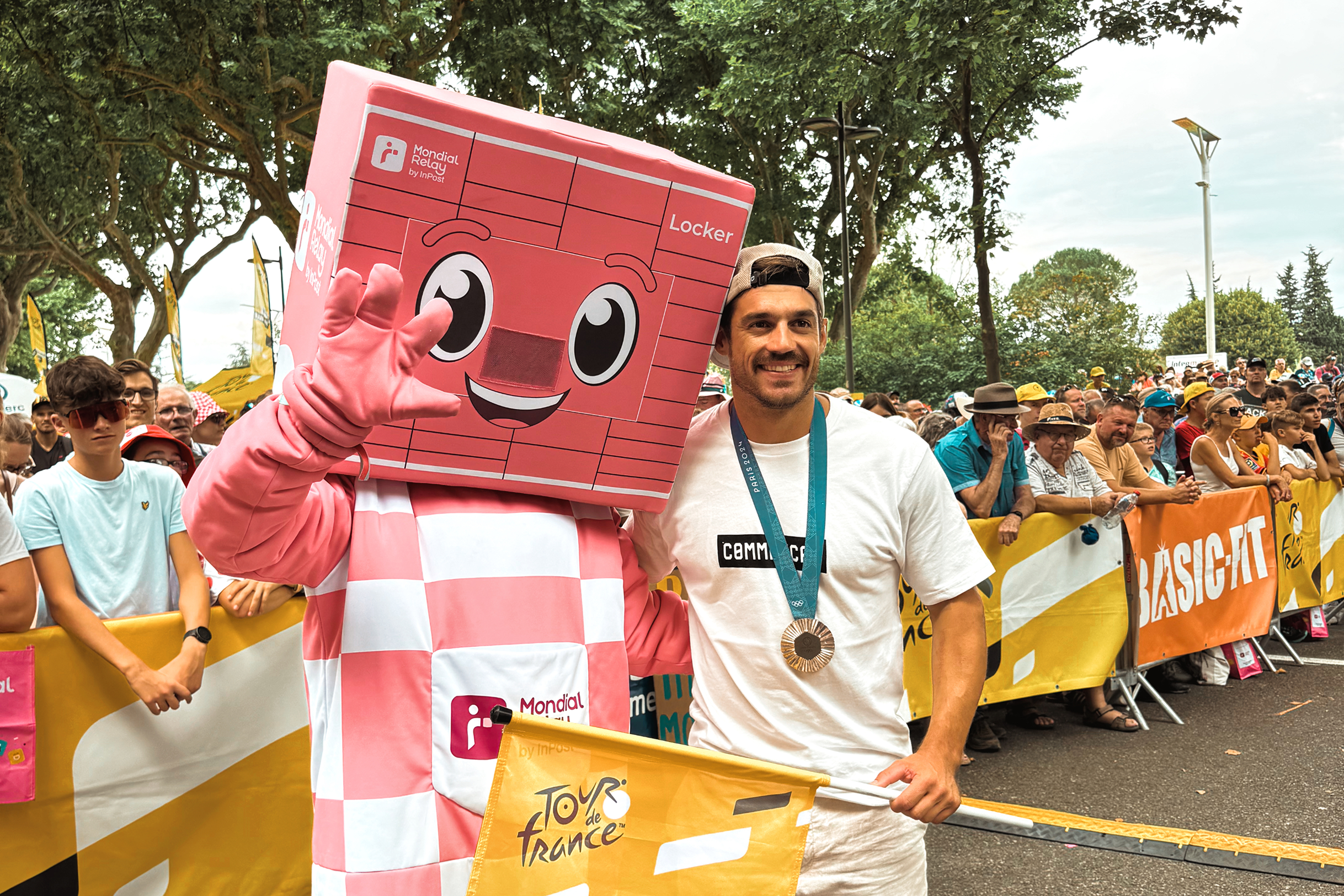 Photo Mascotte x Sylvain André - tour de france - Mondial Relay 